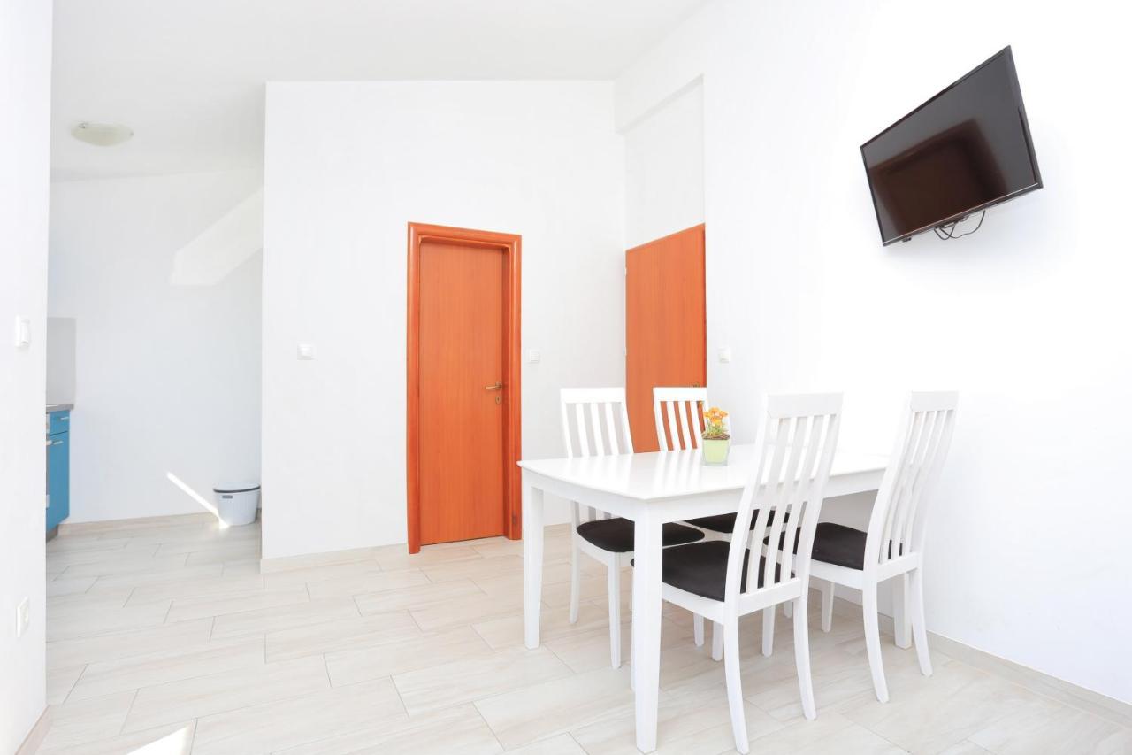 Apartments With A Parking Space Stanici, Omis - 17894 Dış mekan fotoğraf