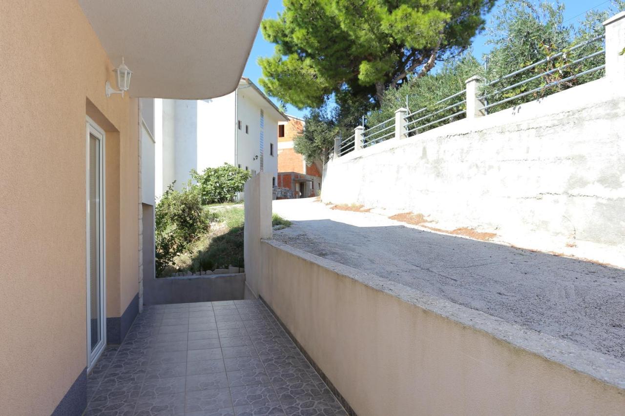 Apartments With A Parking Space Stanici, Omis - 17894 Dış mekan fotoğraf